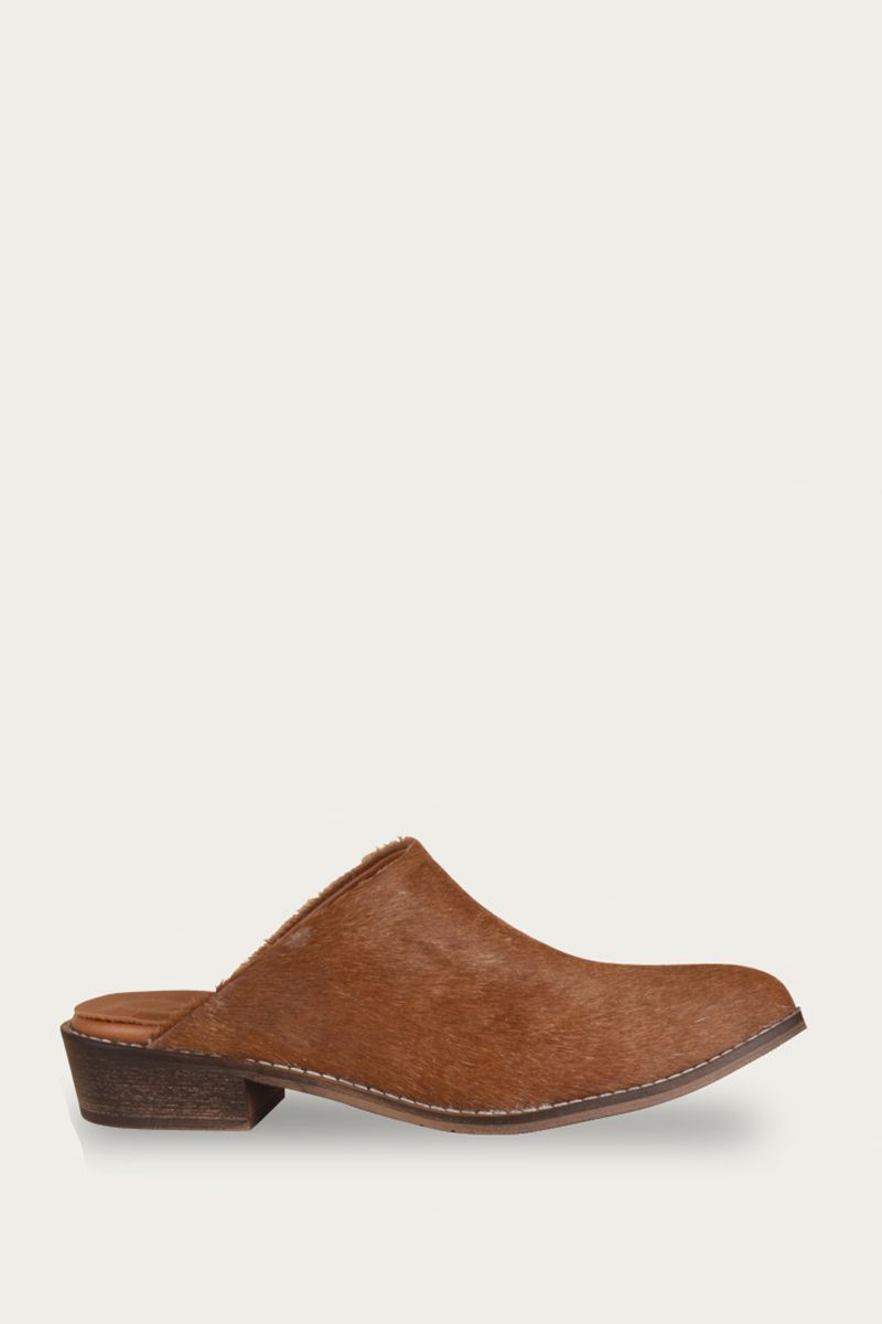 Mules with low heel cowhide